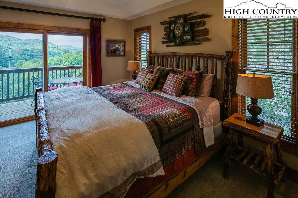 Image number 3 for the current listing