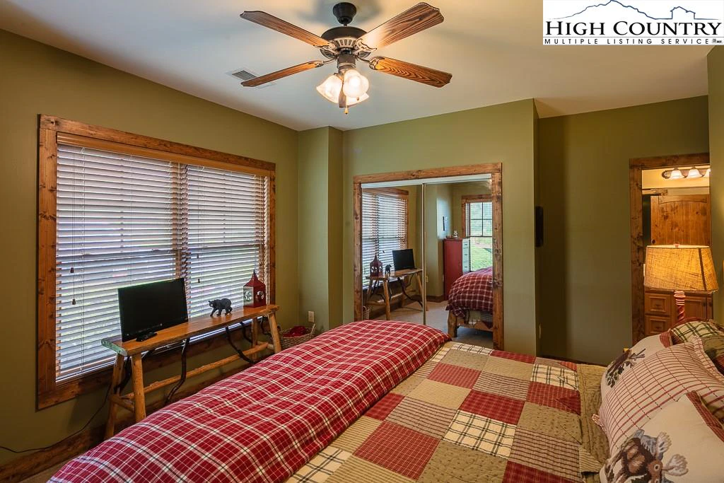 Image number 8 for the current listing