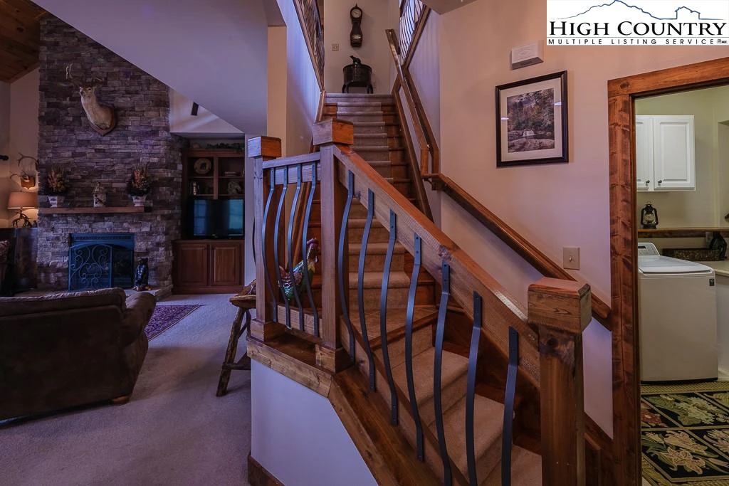 Image number 11 for the current listing