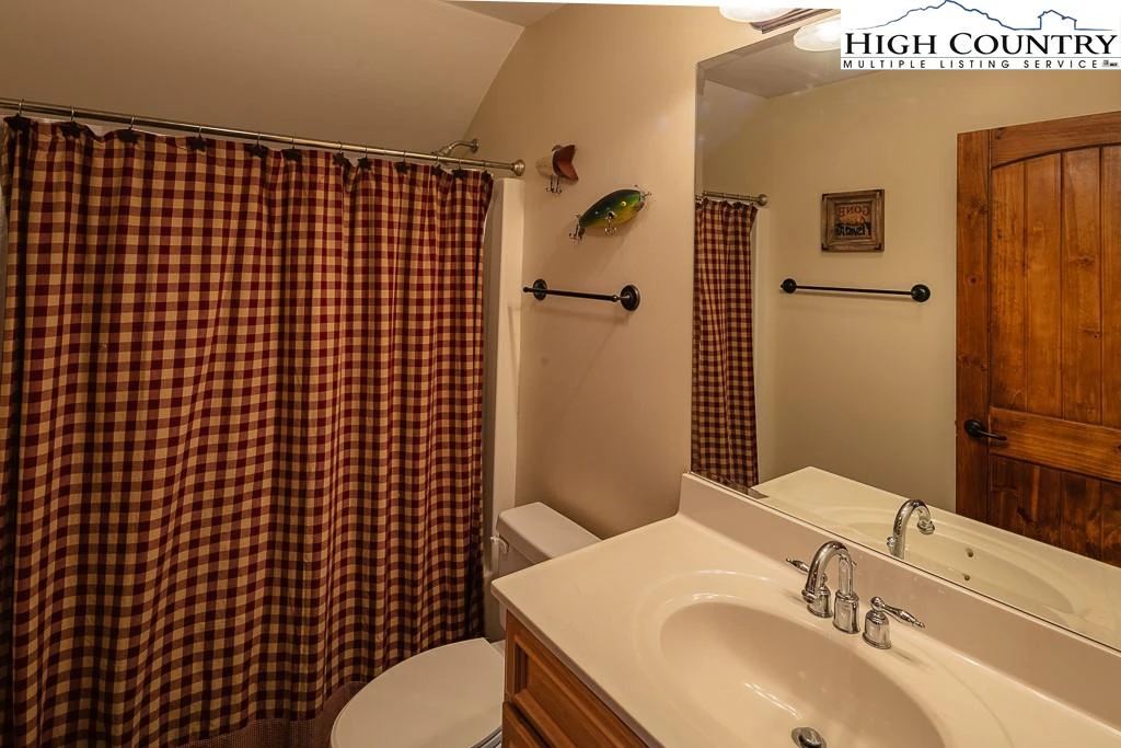 Image number 2 for the current listing