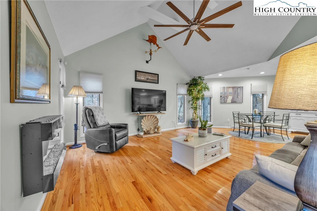 Image number 7 for the current listing