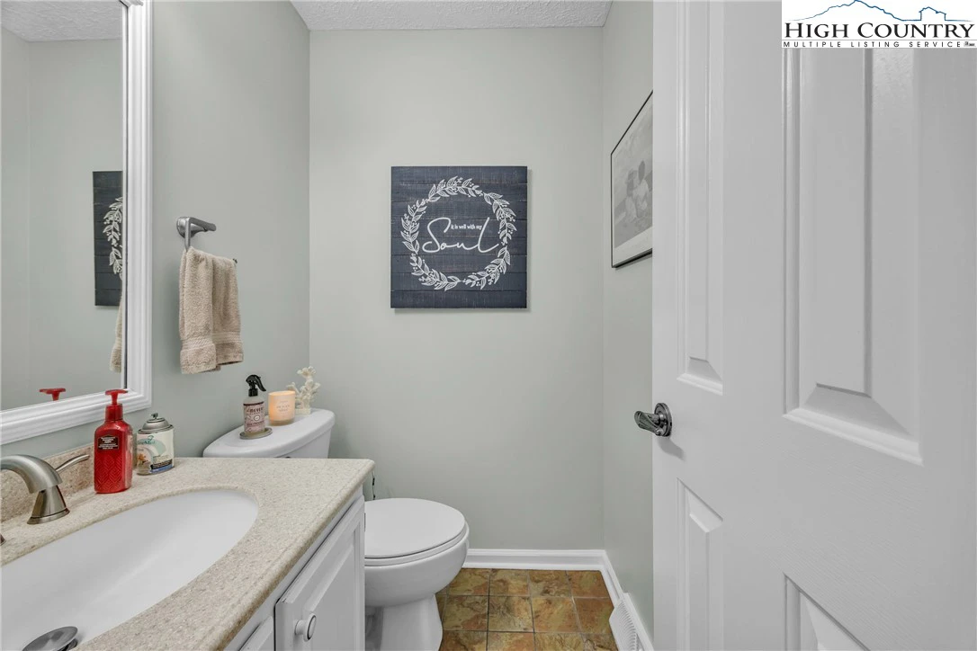 Image number 8 for the current listing