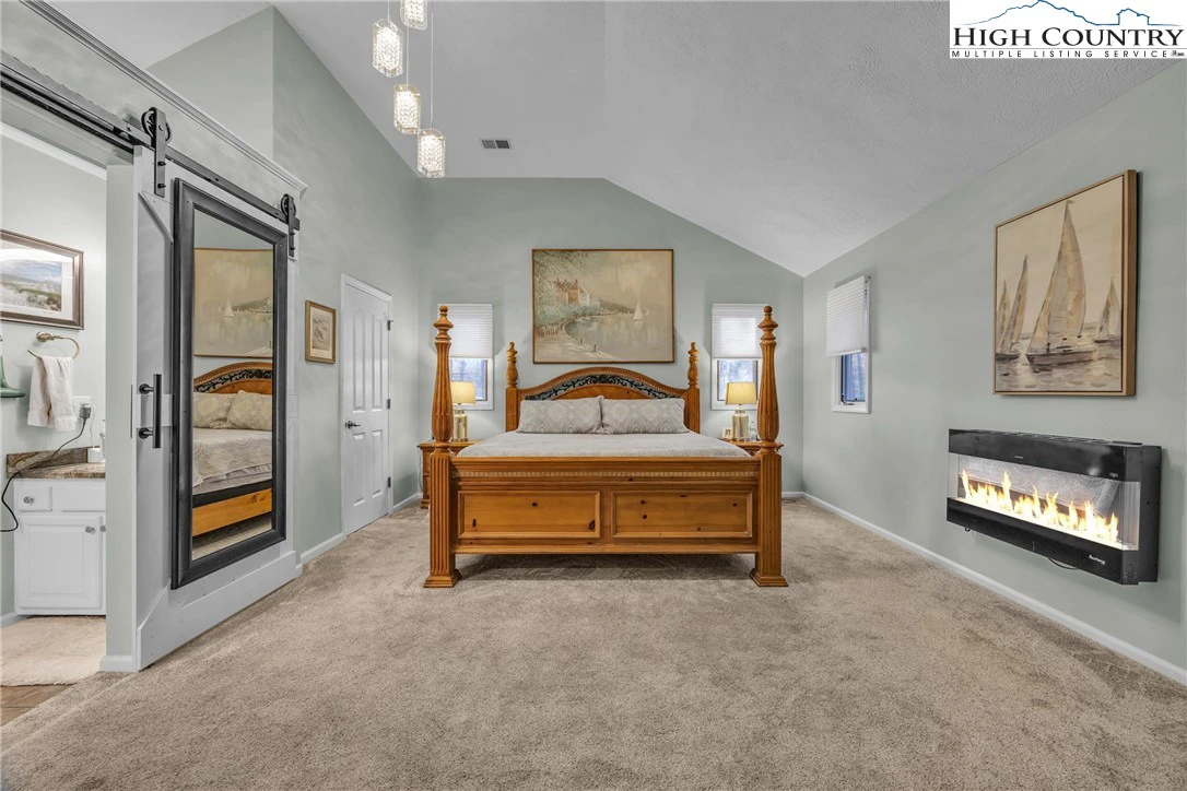 Image number 11 for the current listing