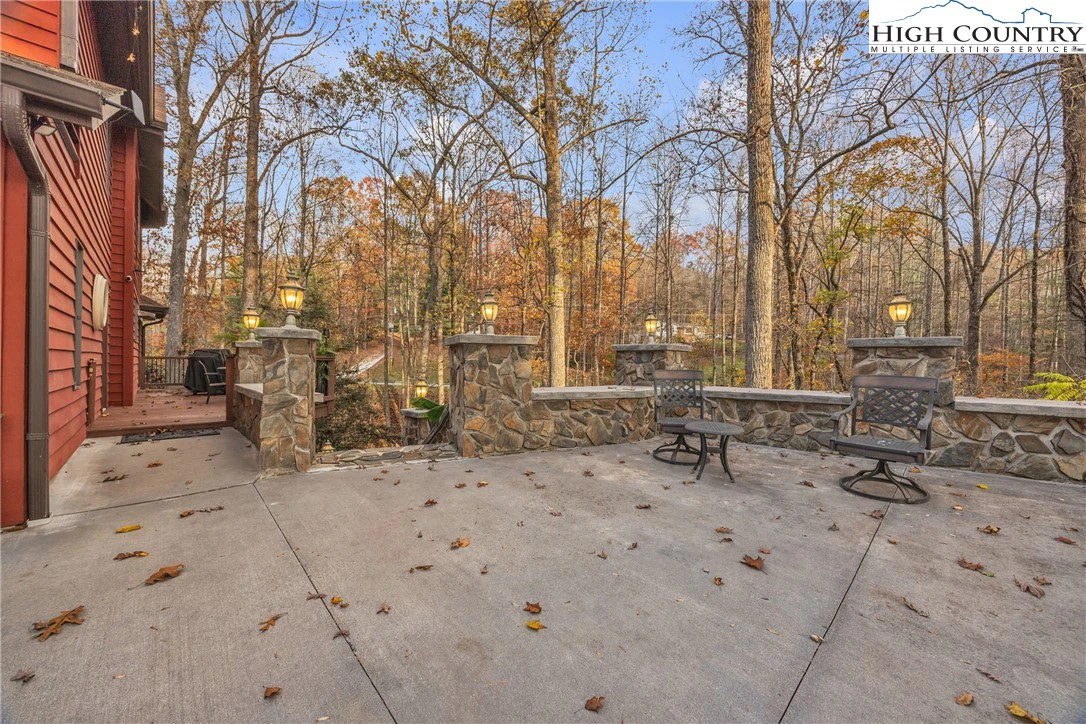 Image number 16 for the current listing