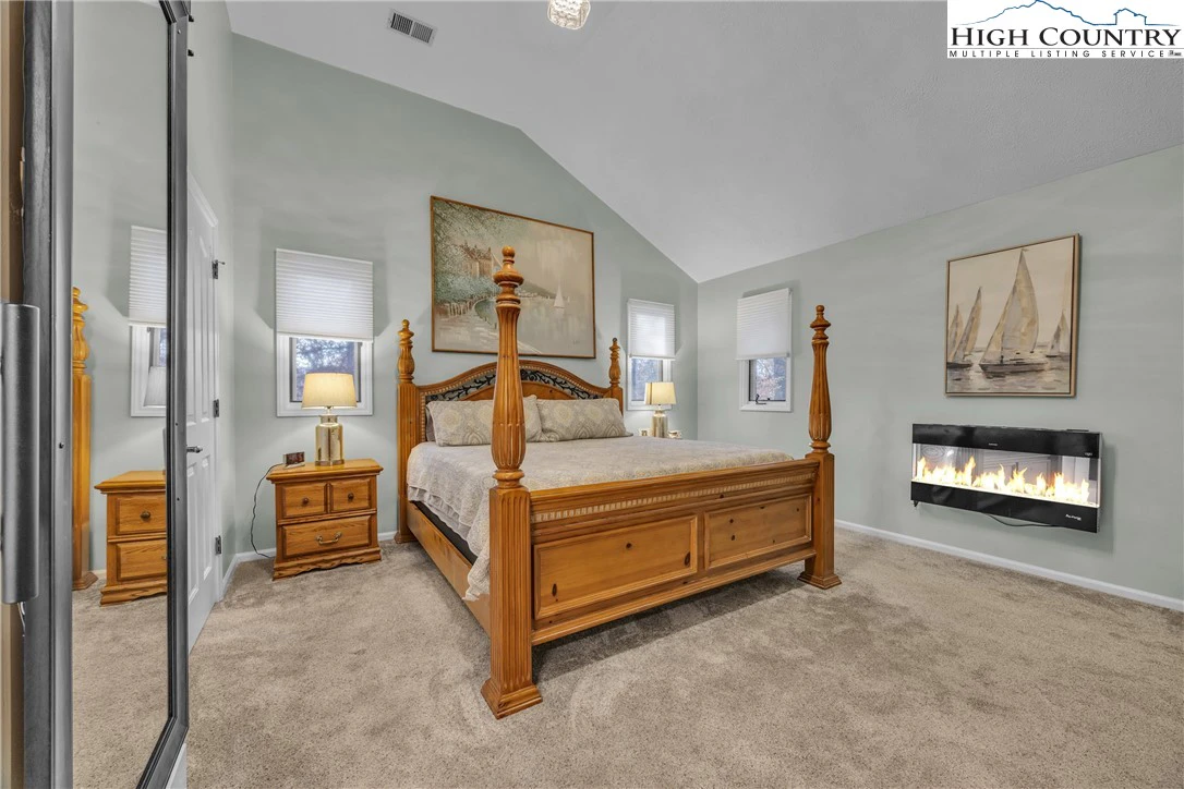 Image number 43 for the current listing