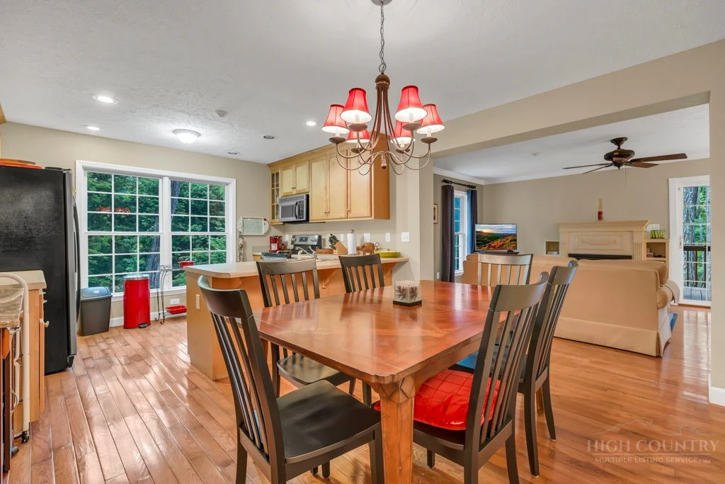 Image number 3 for the current listing