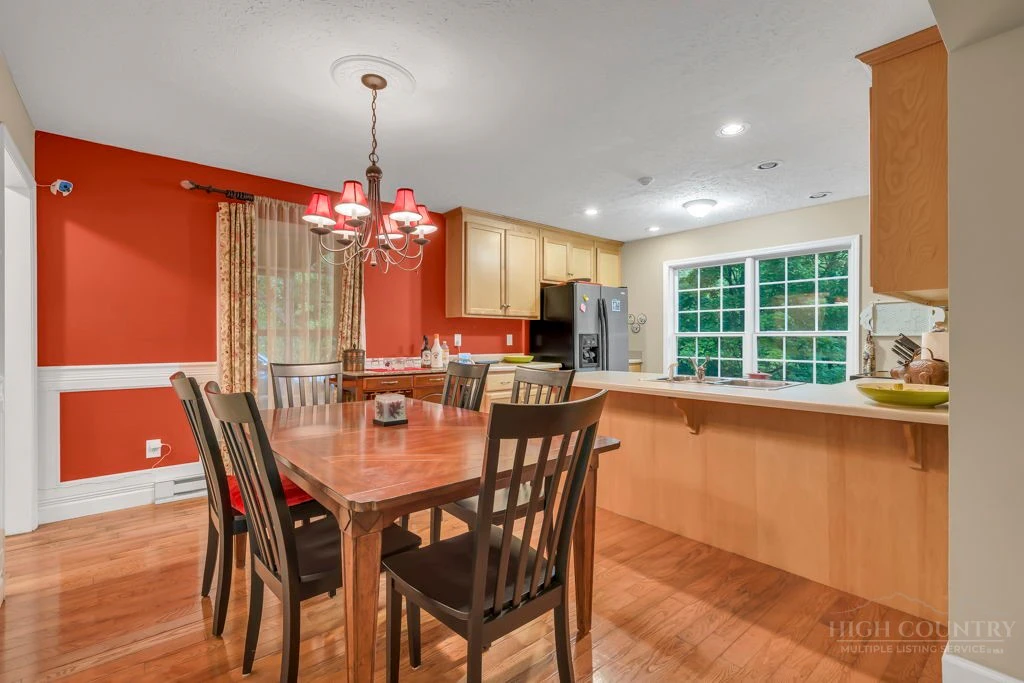 Image number 4 for the current listing