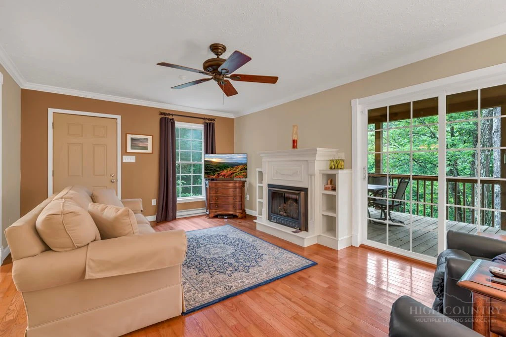 Image number 10 for the current listing