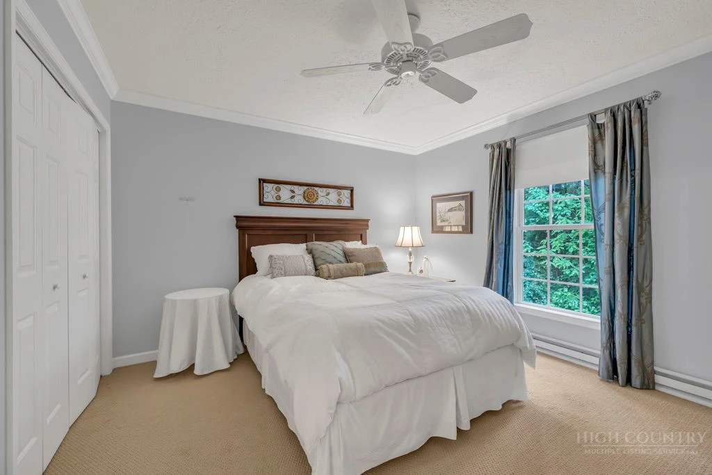 Image number 18 for the current listing