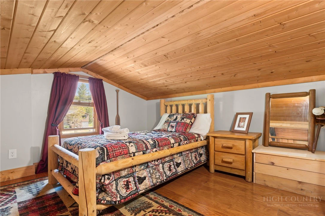 Image number 9 for the current listing