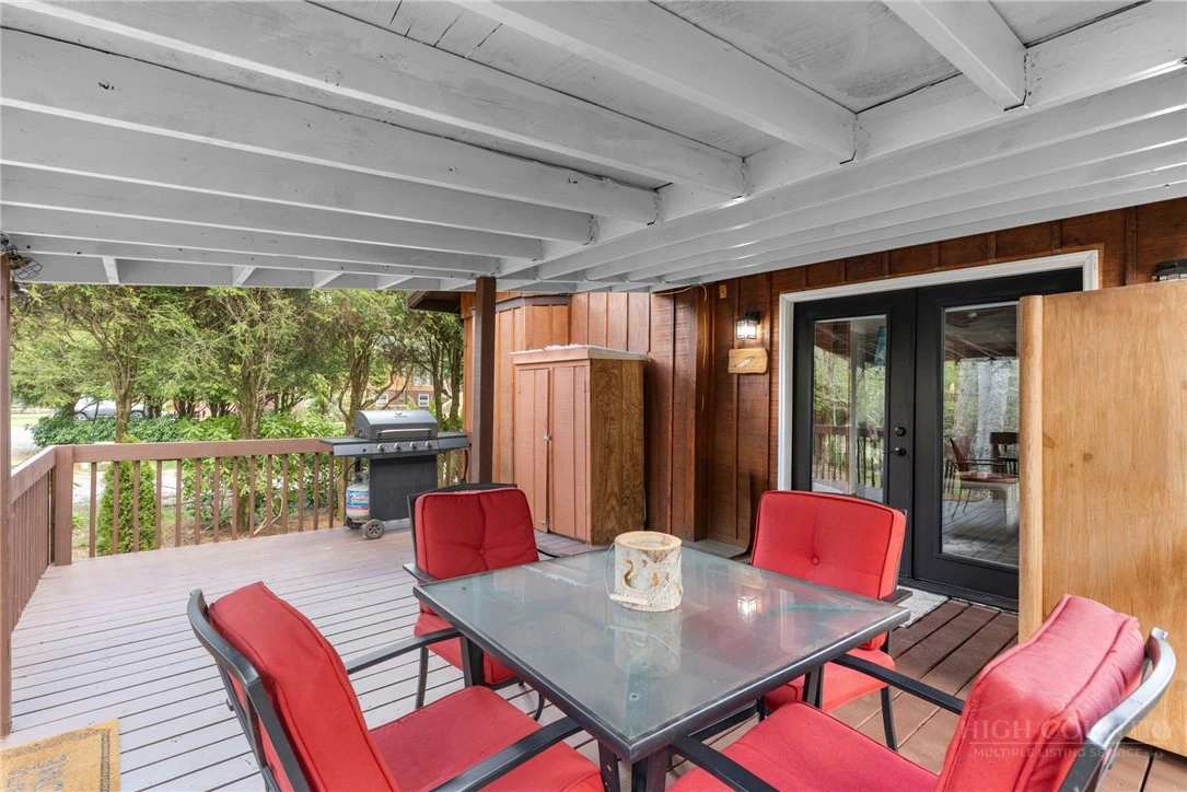 Image number 15 for the current listing