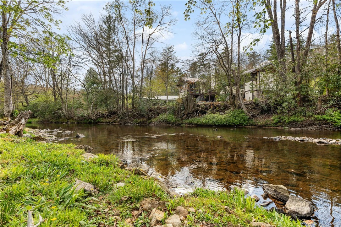 Image number 18 for the current listing