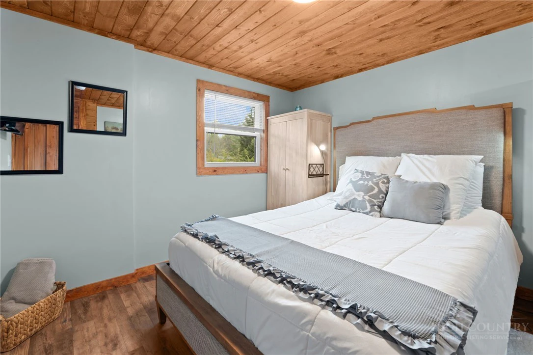 Image number 3 for the current listing
