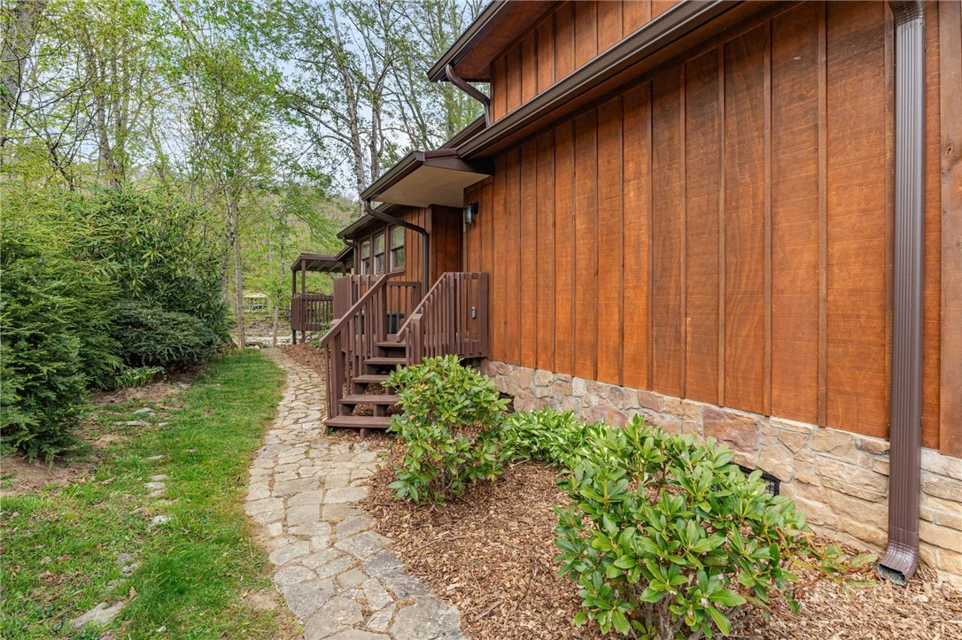 Image number 10 for the current listing