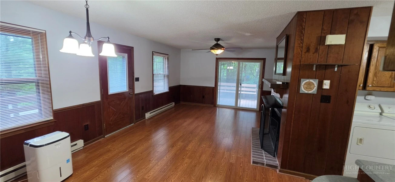 Image number 3 for the current listing