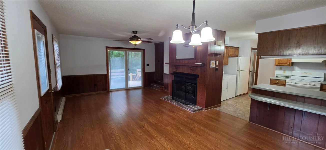 Image number 4 for the current listing