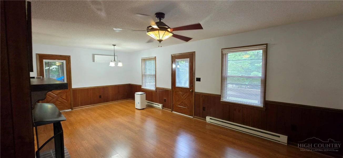 Image number 7 for the current listing