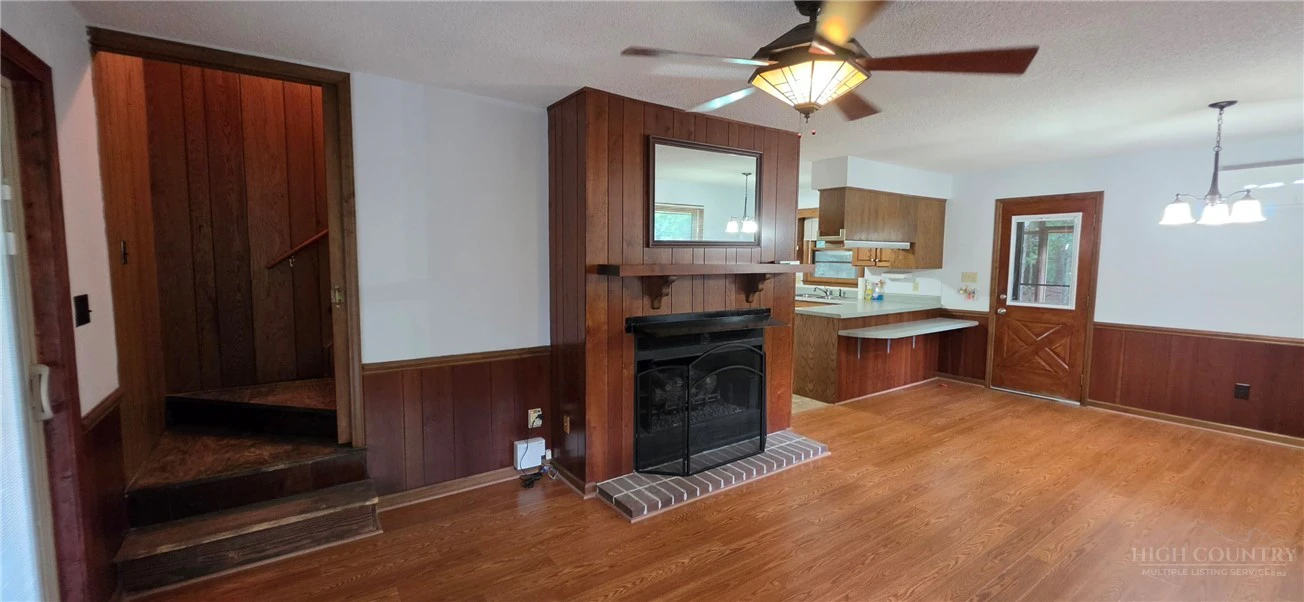 Image number 8 for the current listing