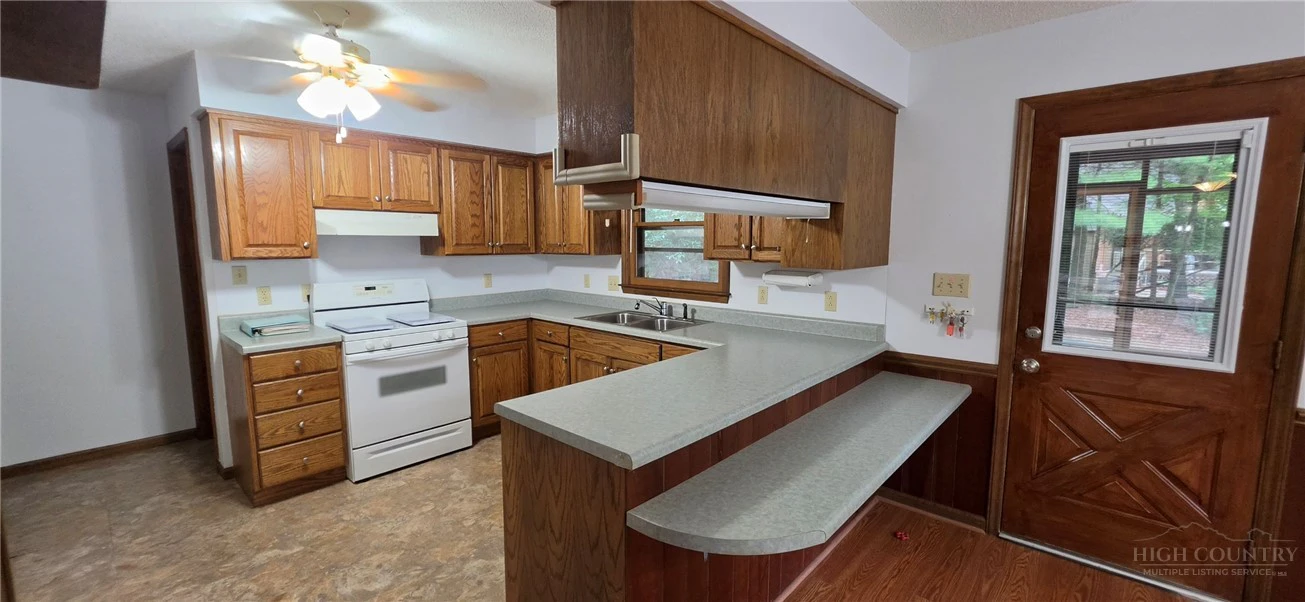 Image number 10 for the current listing