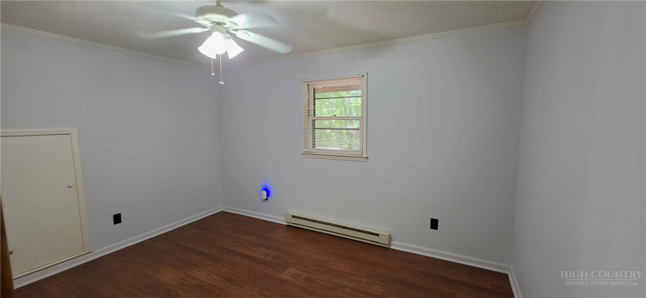 Image number 16 for the current listing