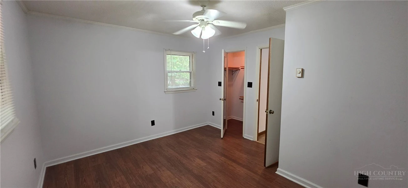 Image number 17 for the current listing