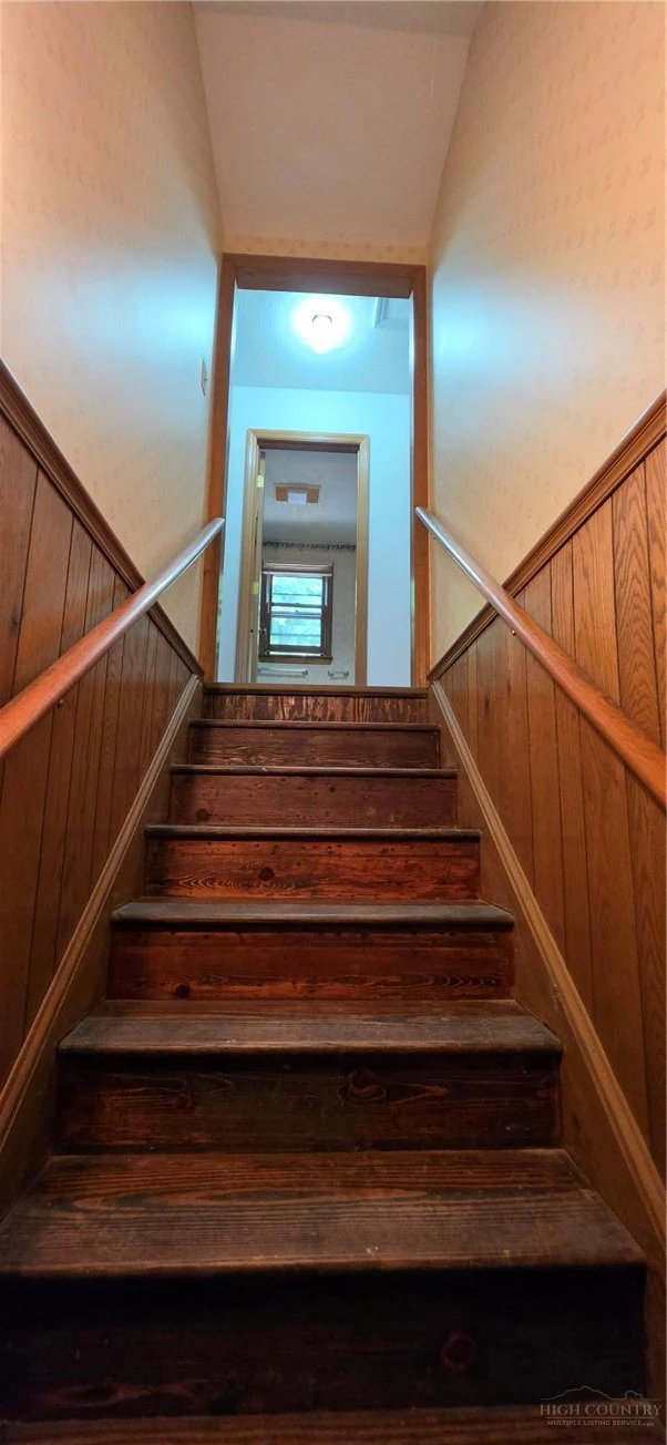 Image number 18 for the current listing