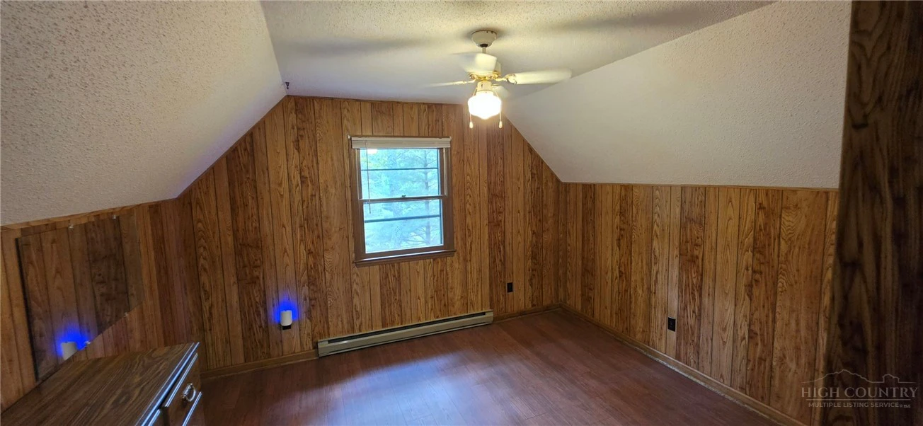 Image number 19 for the current listing