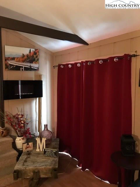 Image number 19 for the current listing