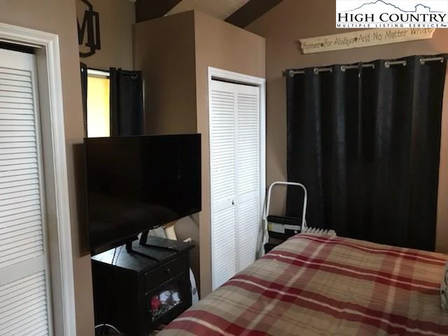 Image number 4 for the current listing