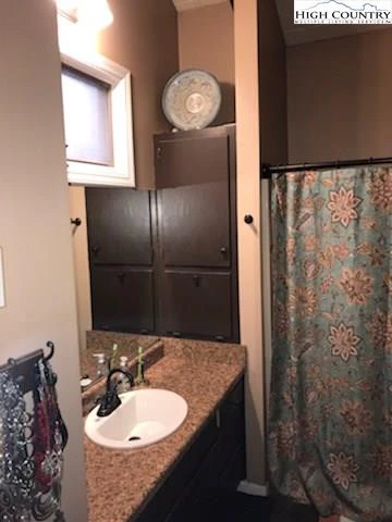 Image number 5 for the current listing