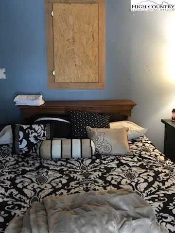 Image number 2 for the current listing
