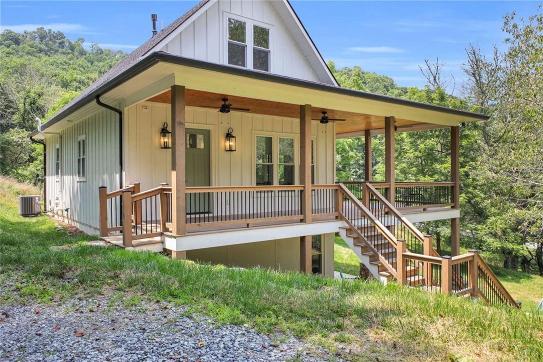 Image number 1 for the current listing