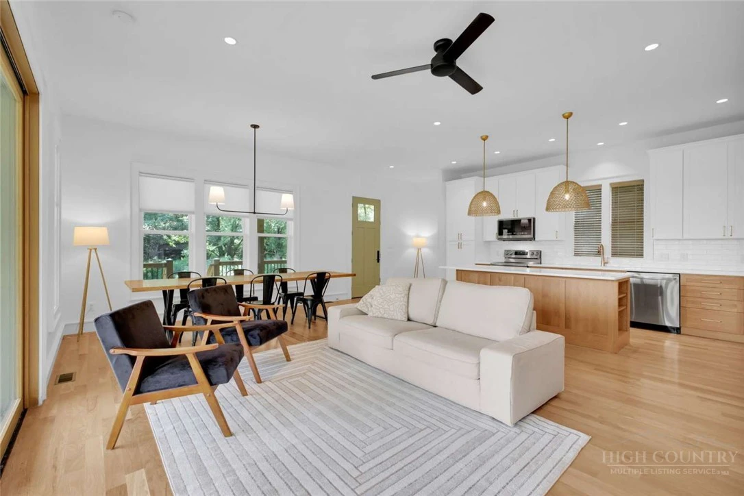 Image number 4 for the current listing