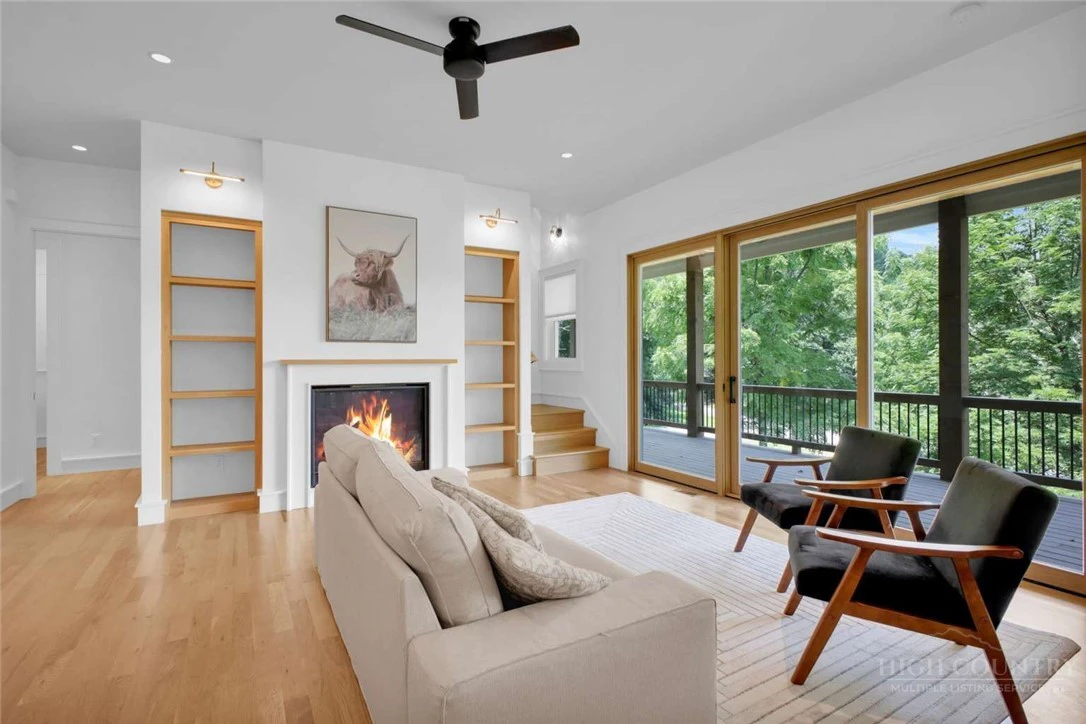 Image number 5 for the current listing