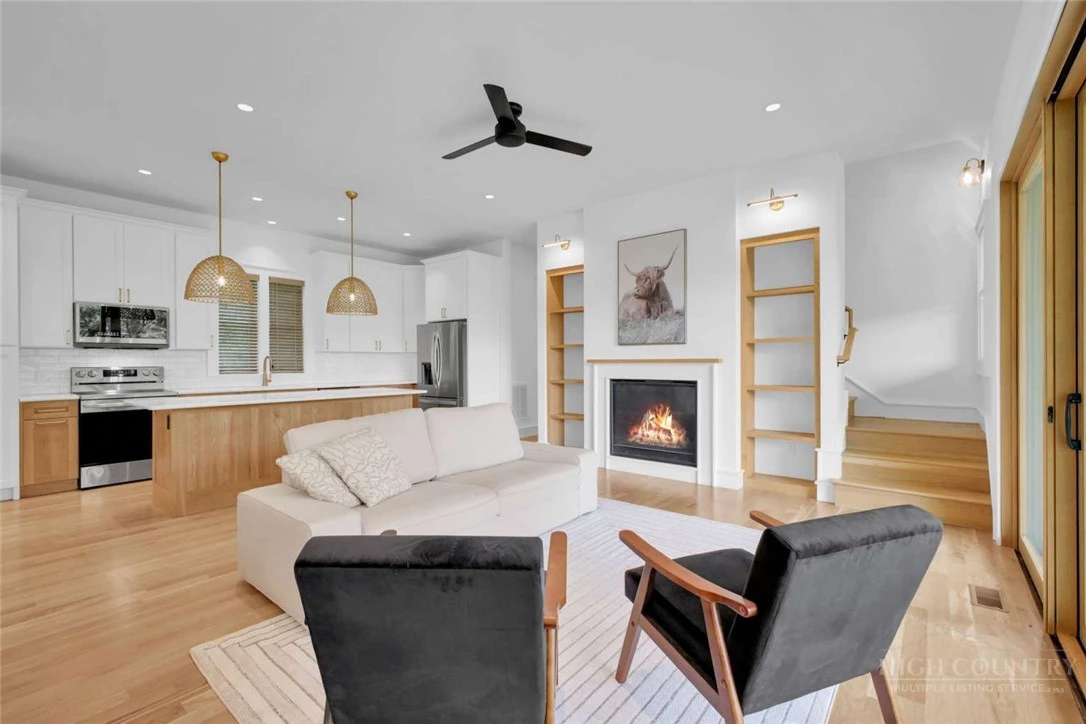 Image number 6 for the current listing