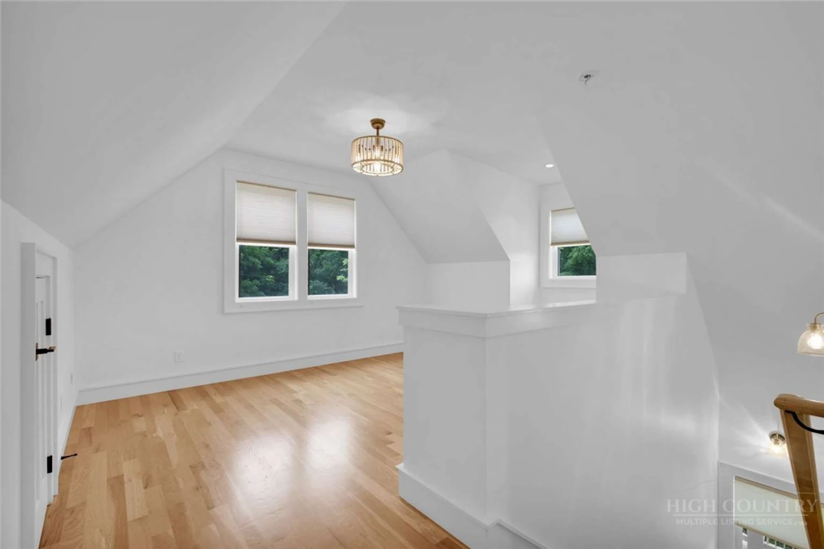 Image number 17 for the current listing