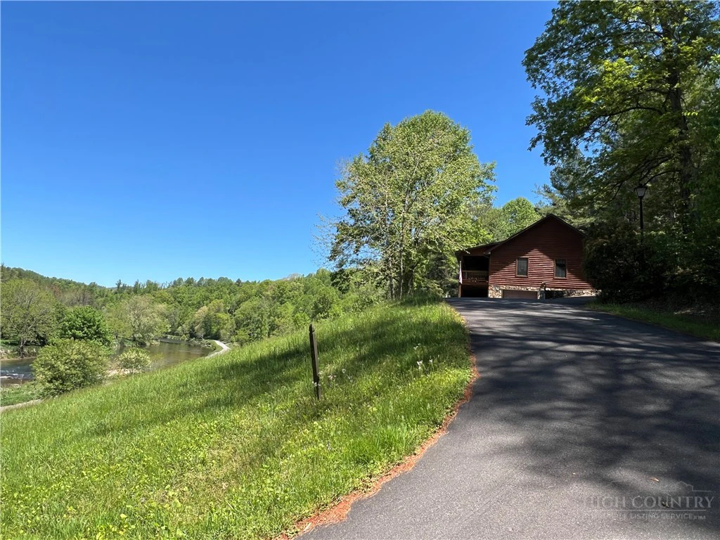 Image number 21 for the current listing