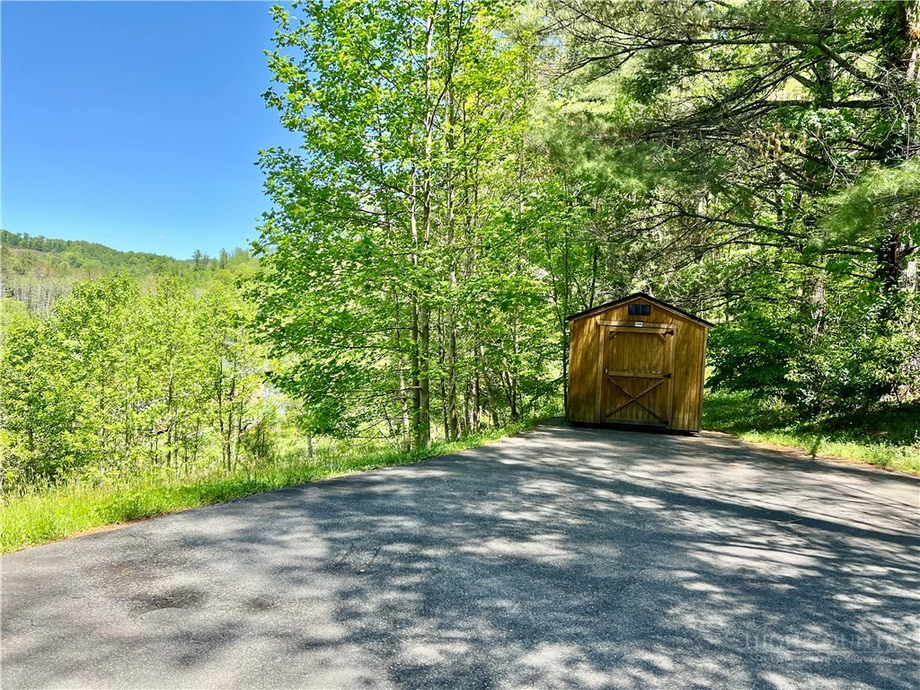 Image number 18 for the current listing