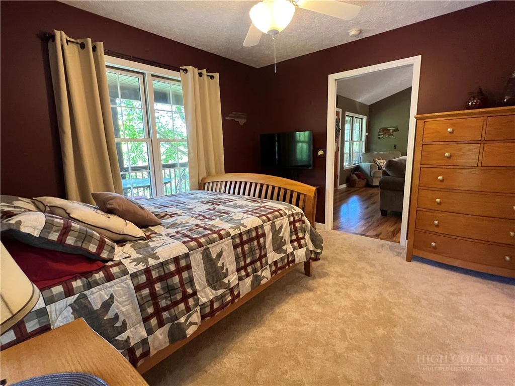 Image number 6 for the current listing