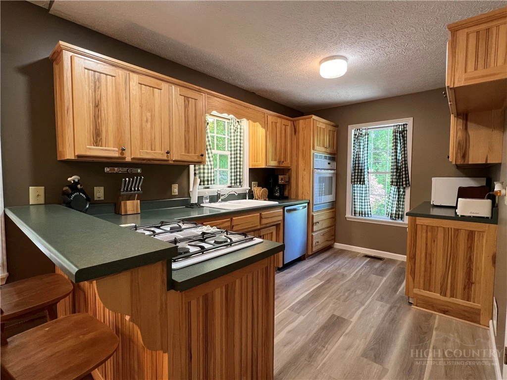 Image number 19 for the current listing