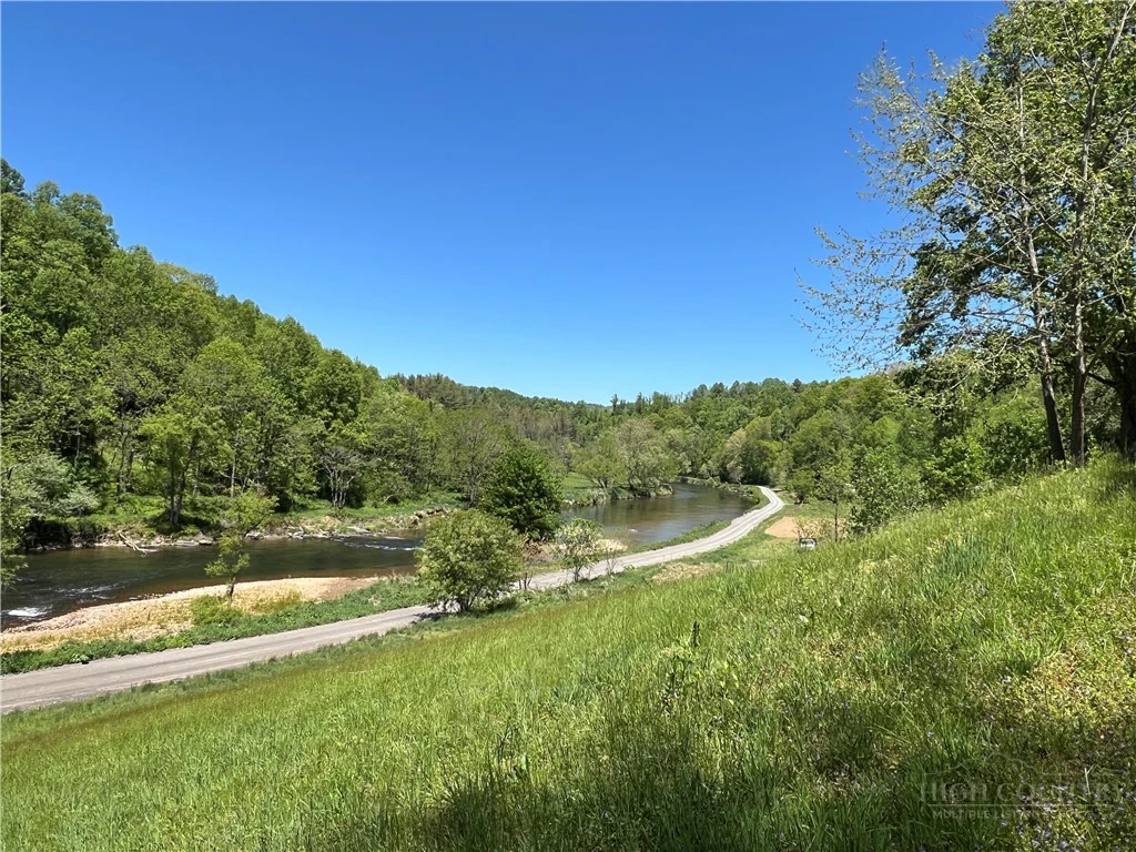 Image number 17 for the current listing