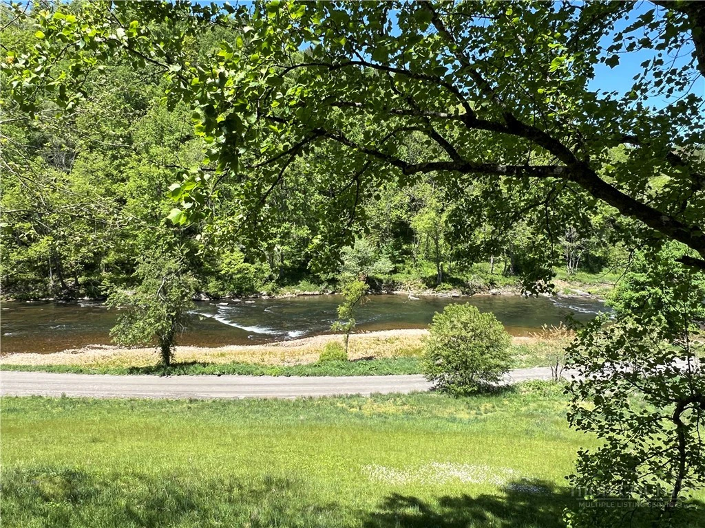 Image number 15 for the current listing