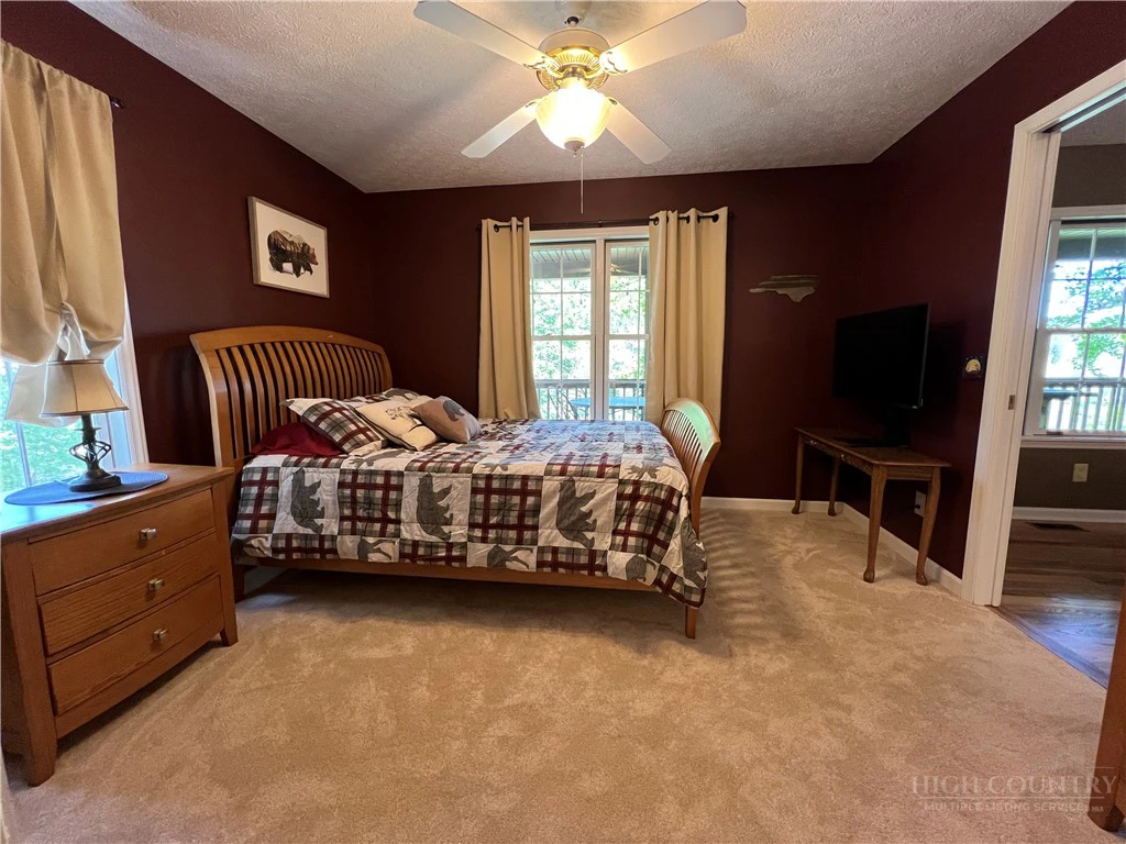 Image number 3 for the current listing