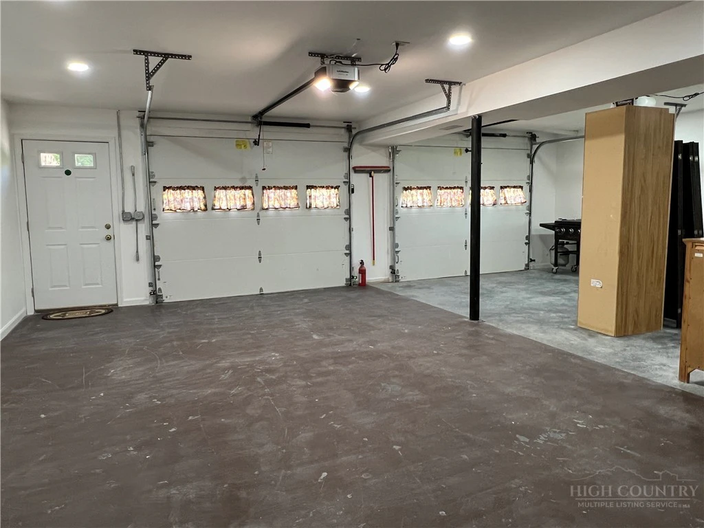 Image number 11 for the current listing