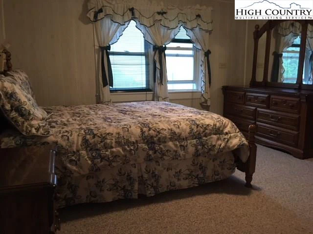 Image number 12 for the current listing