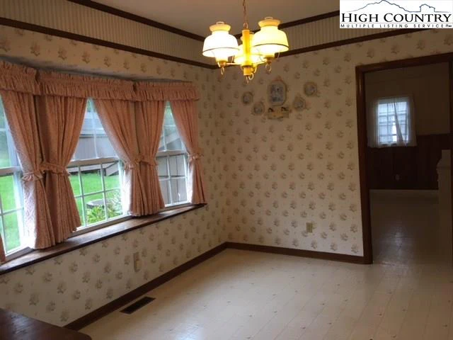 Image number 9 for the current listing