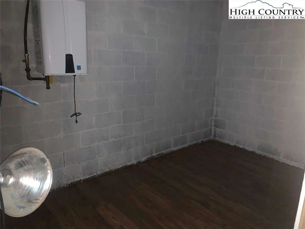 Image number 5 for the current listing