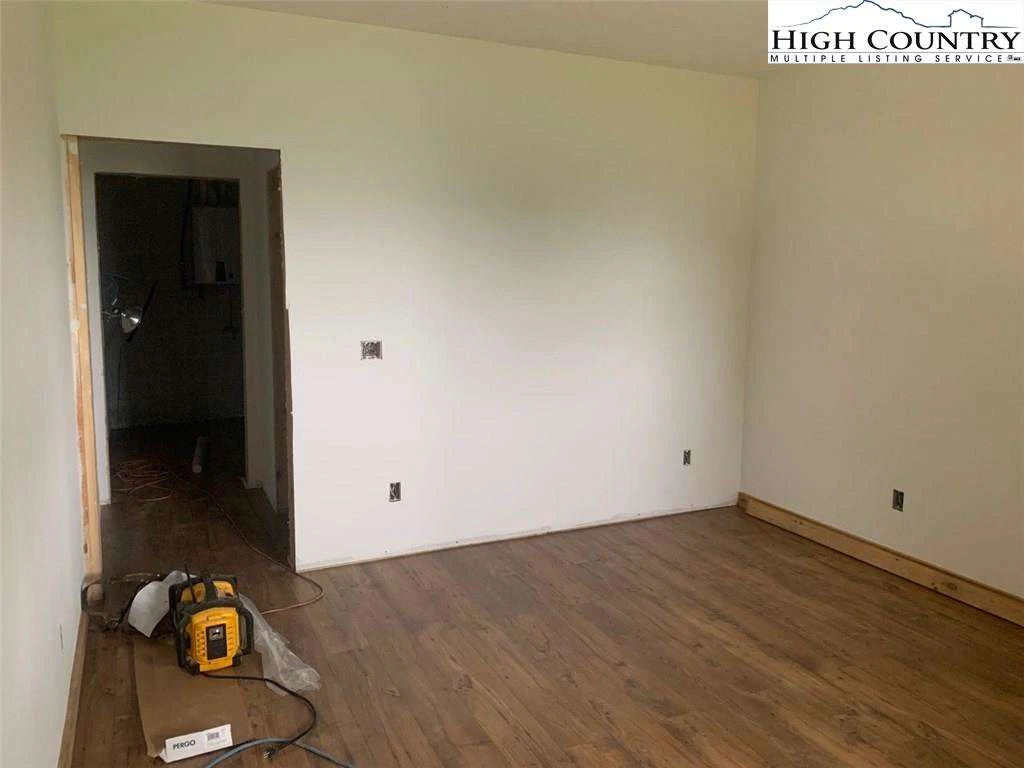 Image number 7 for the current listing