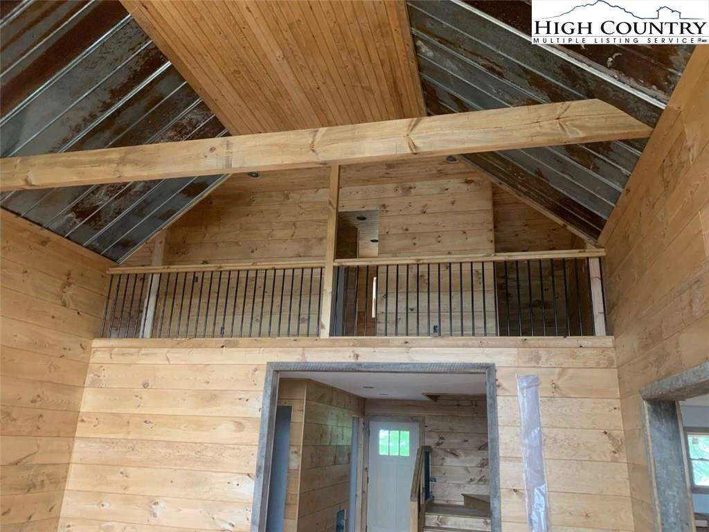 Image number 9 for the current listing