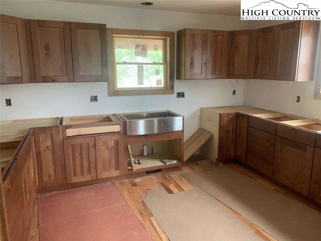 Image number 2 for the current listing